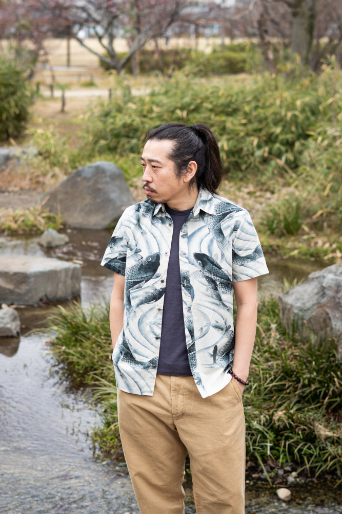 流水鯉総柄シャツ