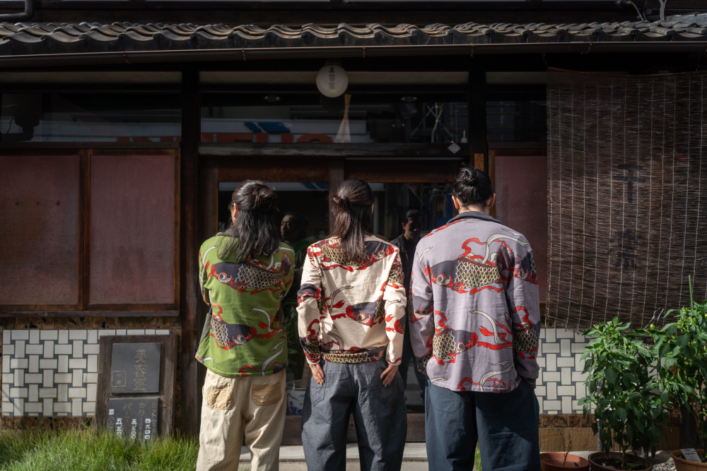 並んだ鯉のぼり総柄カーディガン