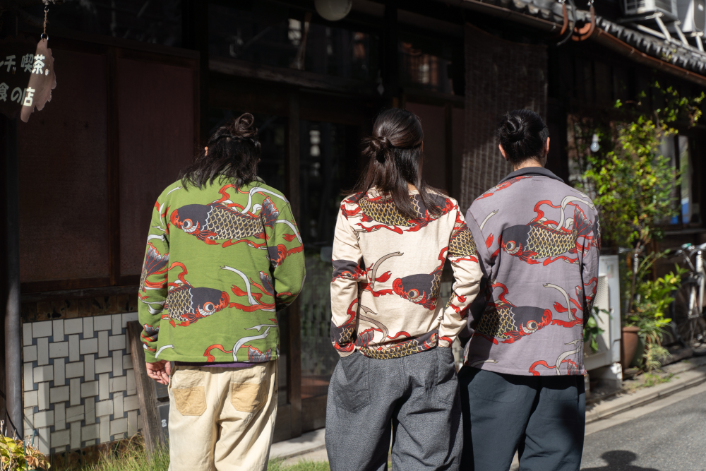 並んだ鯉のぼり総柄カーディガン