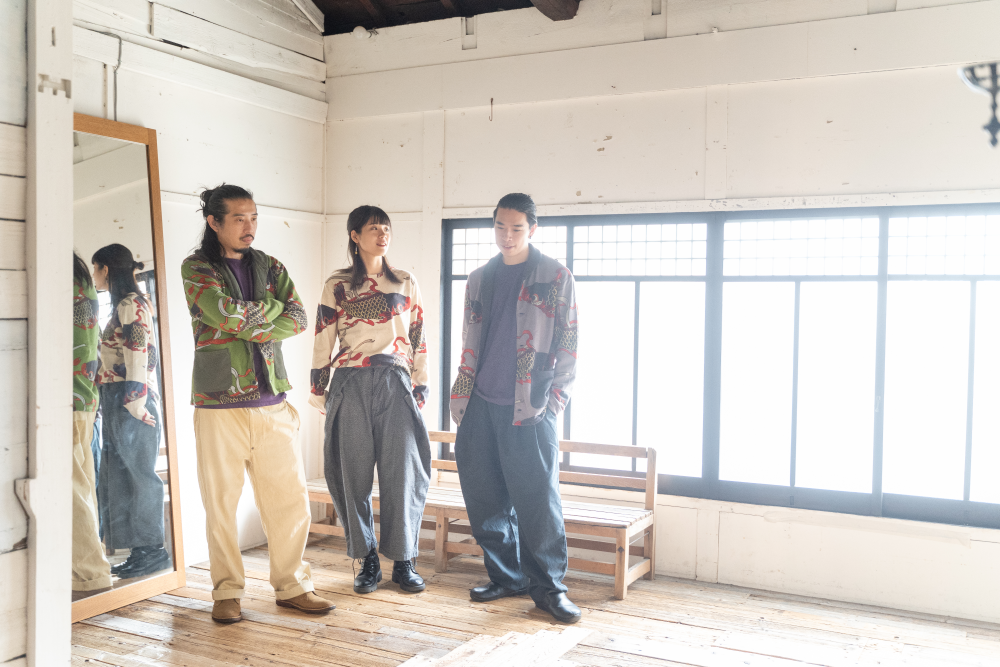 並んだ鯉のぼり総柄カーディガン