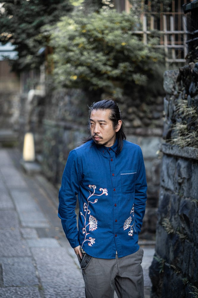 唐花唐草長袖シャツ