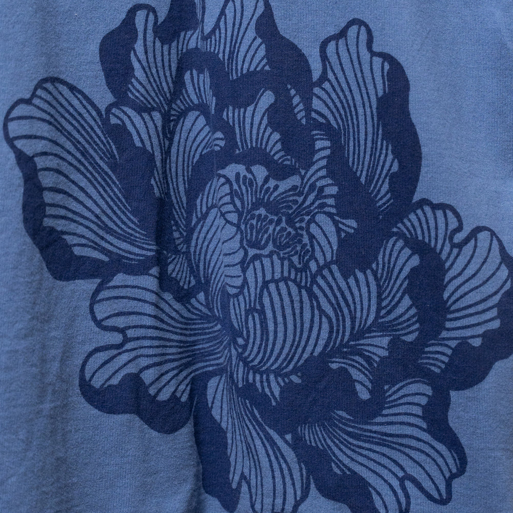 重なる牡丹 ロングTシャツ