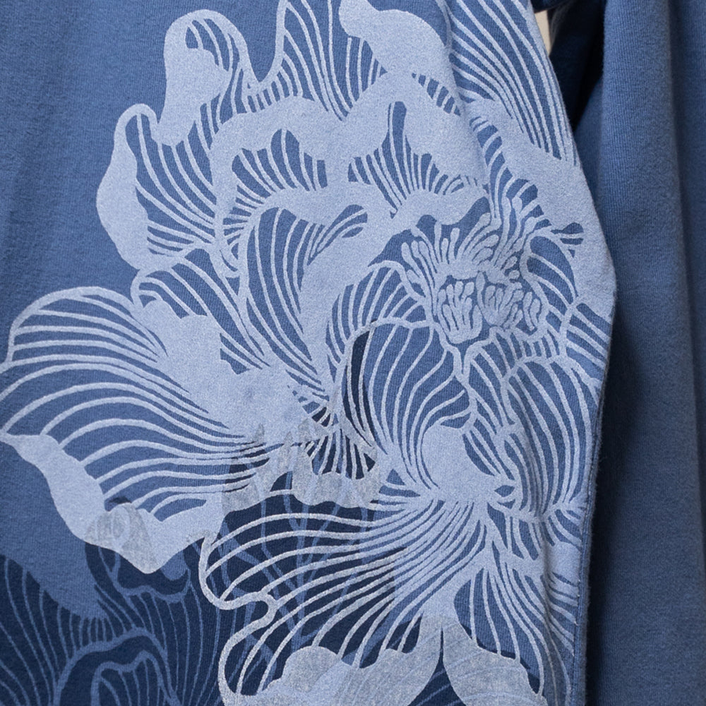 重なる牡丹 ロングTシャツ