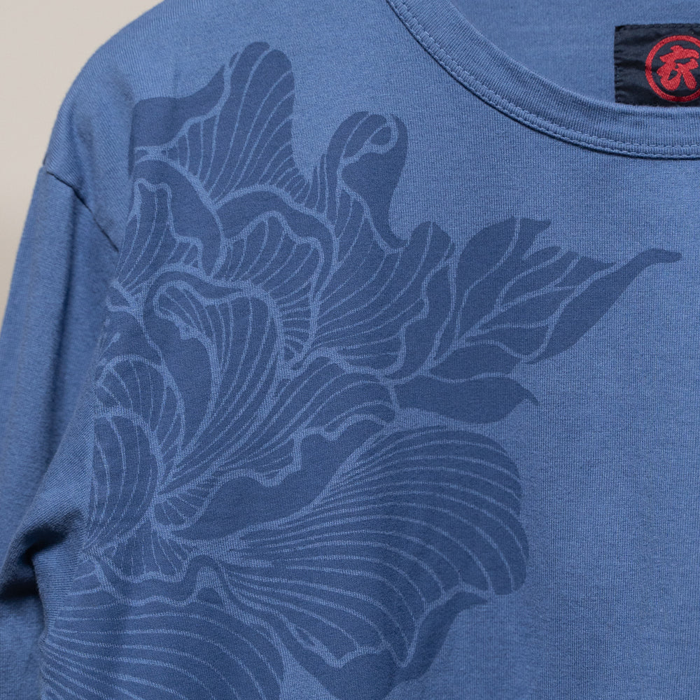 重なる牡丹 ロングTシャツ