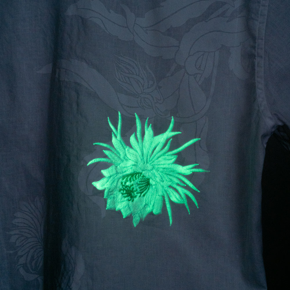 暗闇で光る月下美人 刺繍半袖シャツ