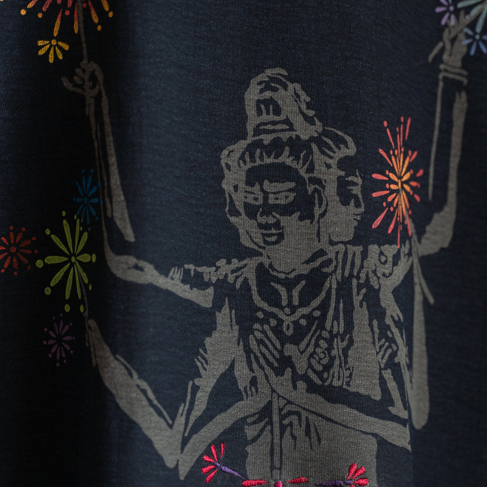 線香花火を持つ阿修羅 半袖Tシャツ