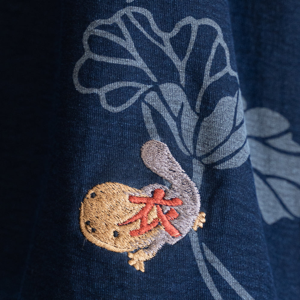 蓮とオオサンショウウオ 半袖T