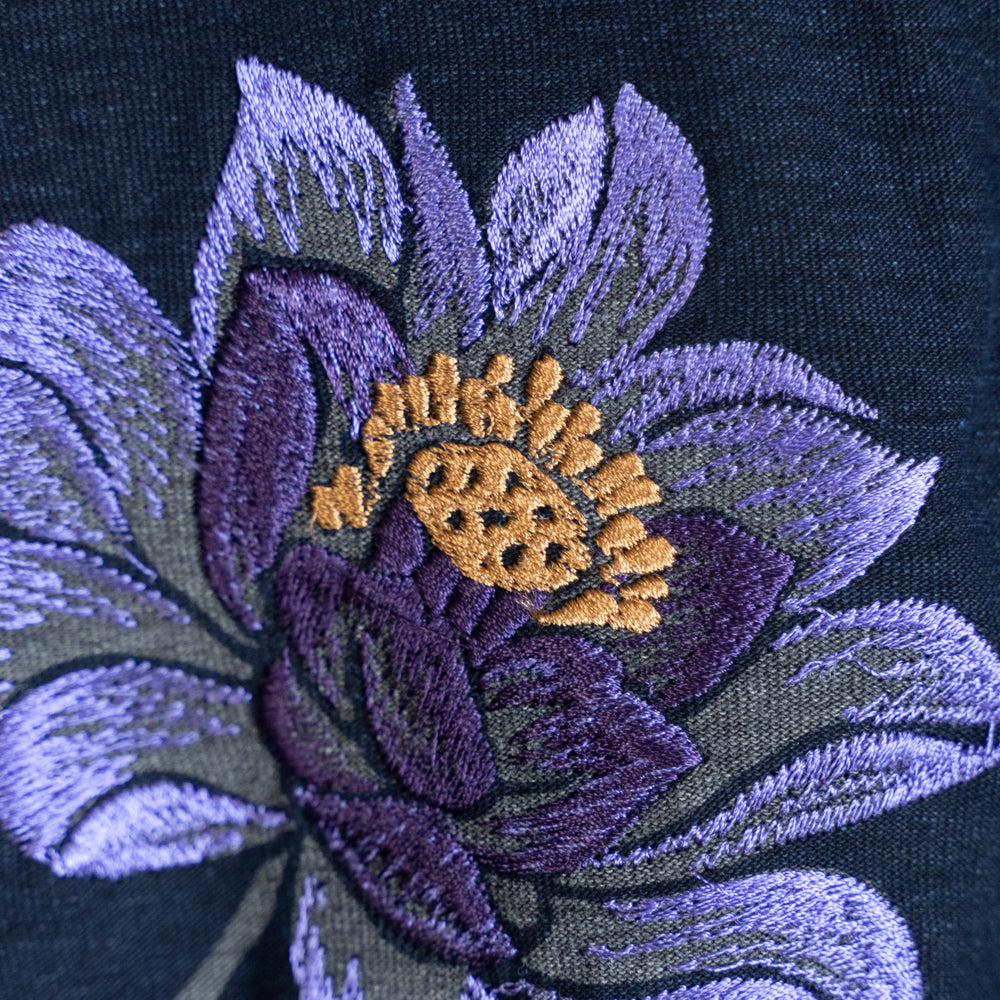 蓮とオオサンショウウオ 半袖T