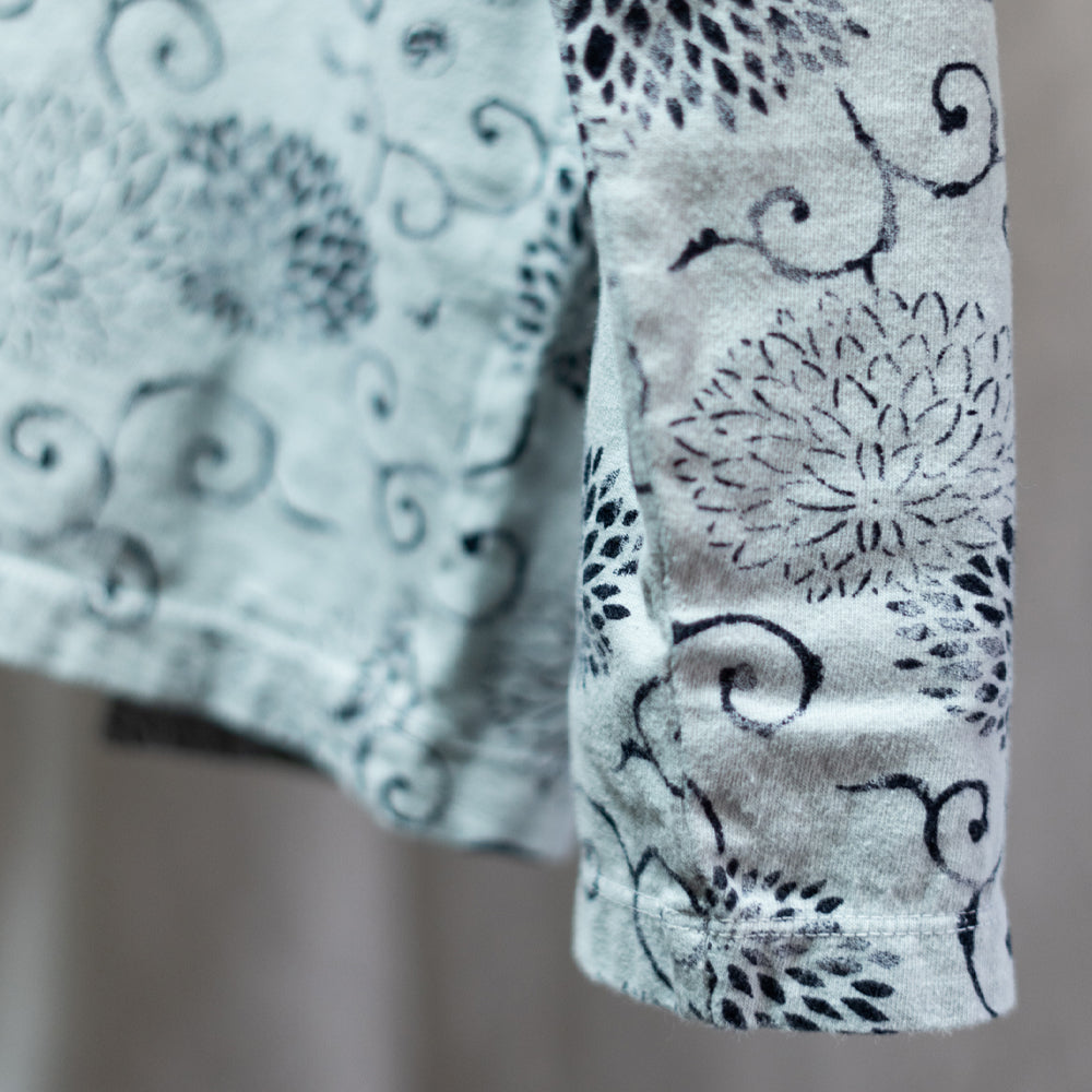 Arabesque patterned (chrysanthemum) T-shirt