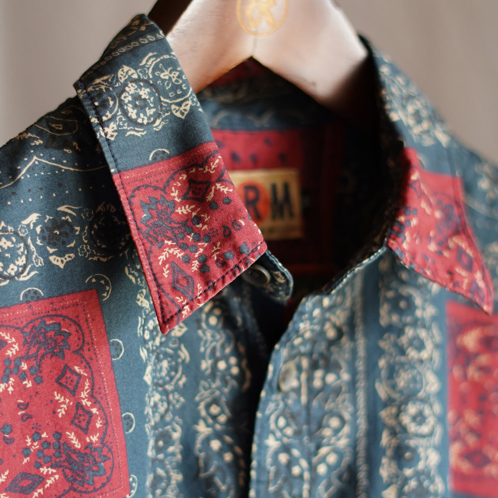 ペイズリーシャツ