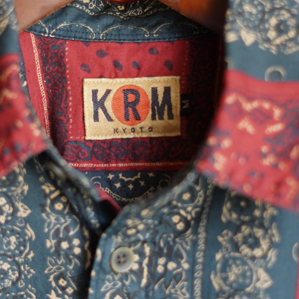 ペイズリーシャツ