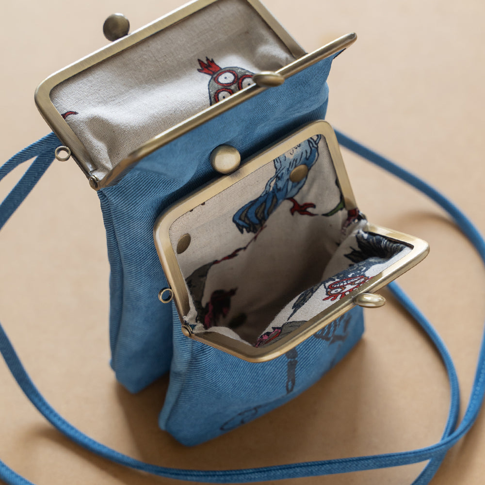 Indigo dyed cowhide clasp pochette (skeleton)