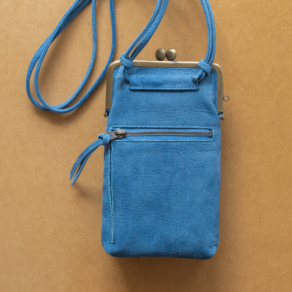 Indigo dyed cowhide clasp pochette (skeleton)
