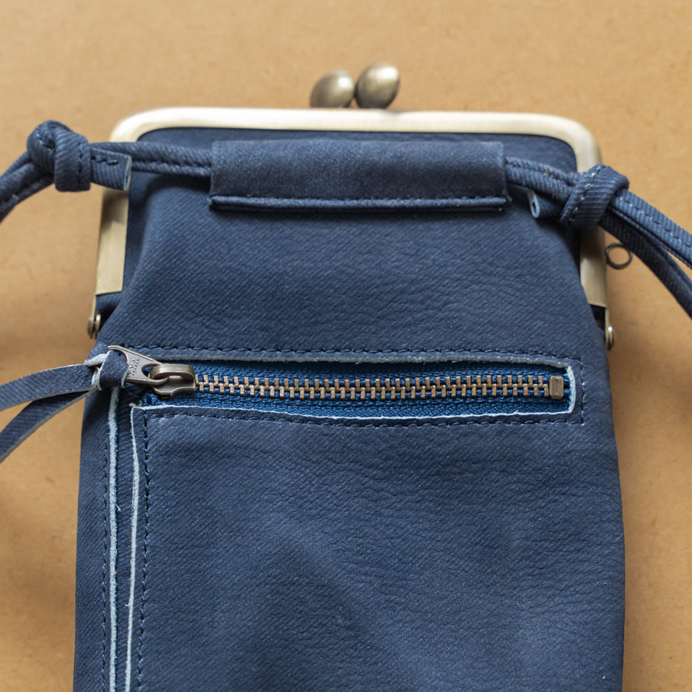 Indigo dyed cowhide clasp pochette (skeleton)