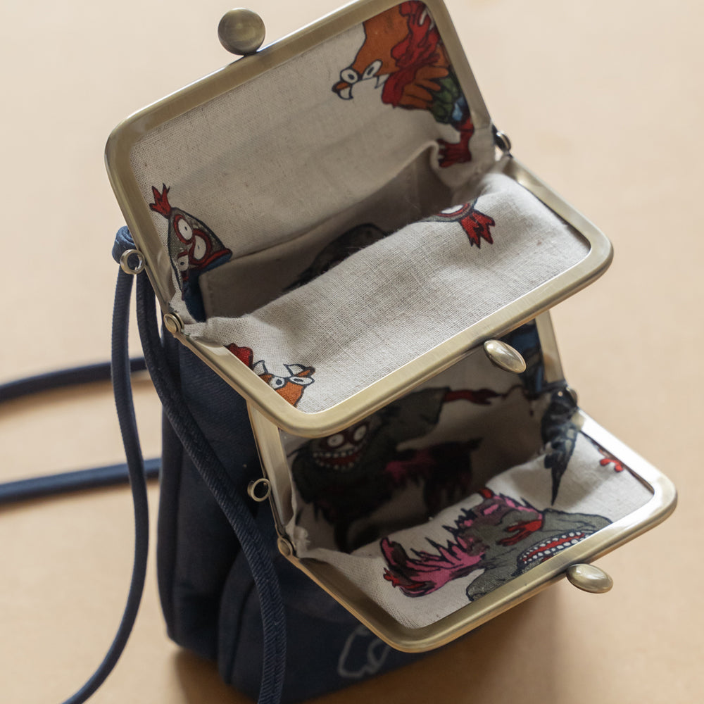 Indigo dyed cowhide clasp pochette (skeleton)