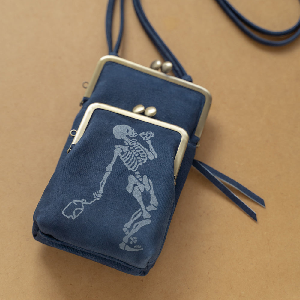Indigo dyed cowhide clasp pochette (skeleton)