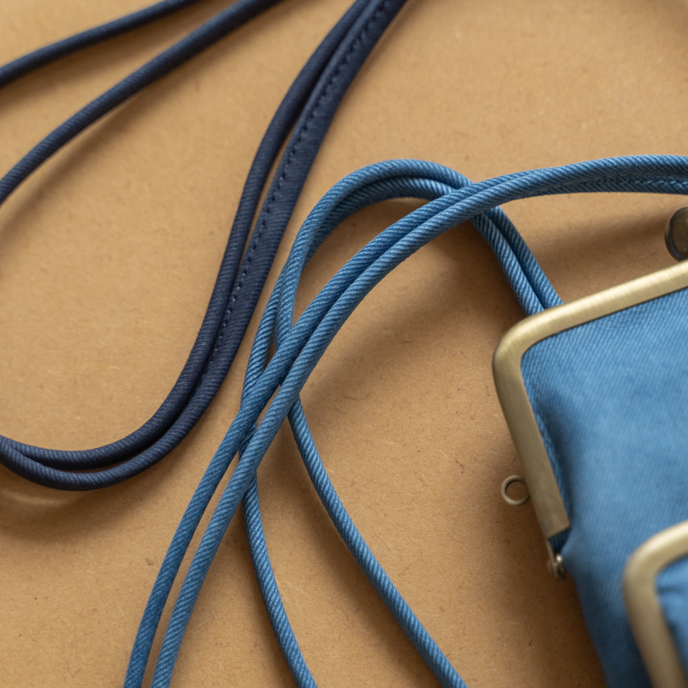Indigo dyed cowhide clasp pochette (skeleton)