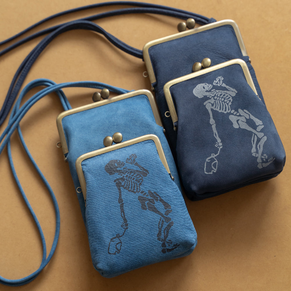 Indigo dyed cowhide clasp pochette (skeleton)