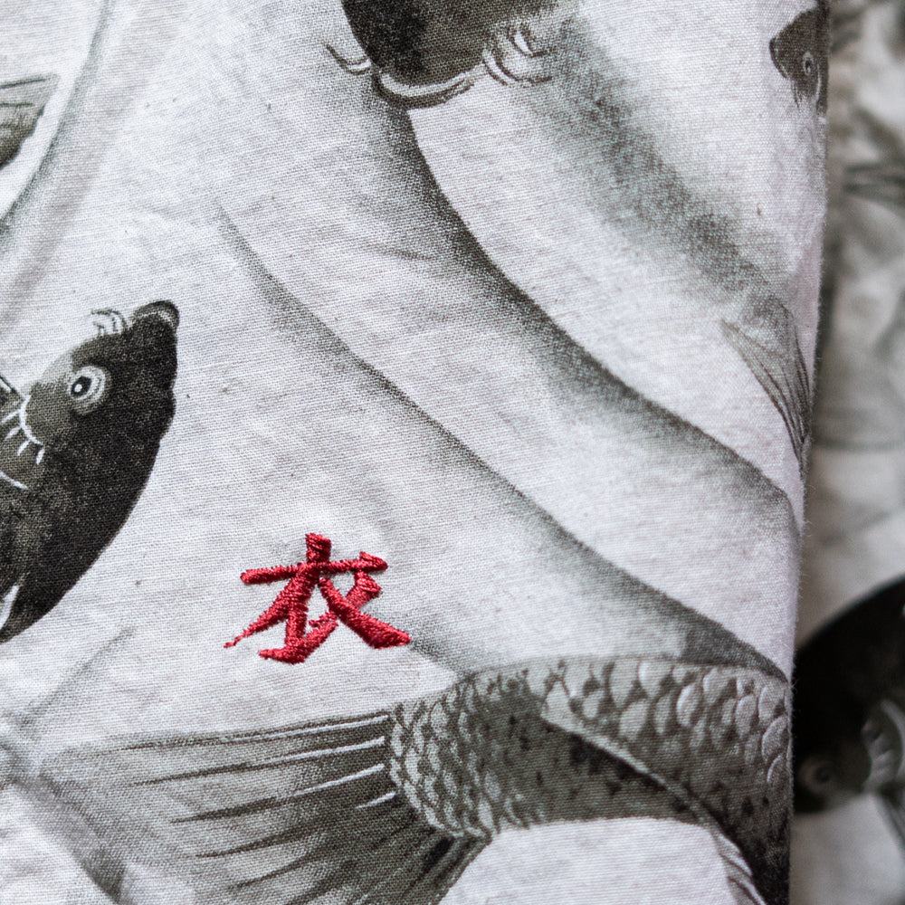 流水鯉総柄シャツ