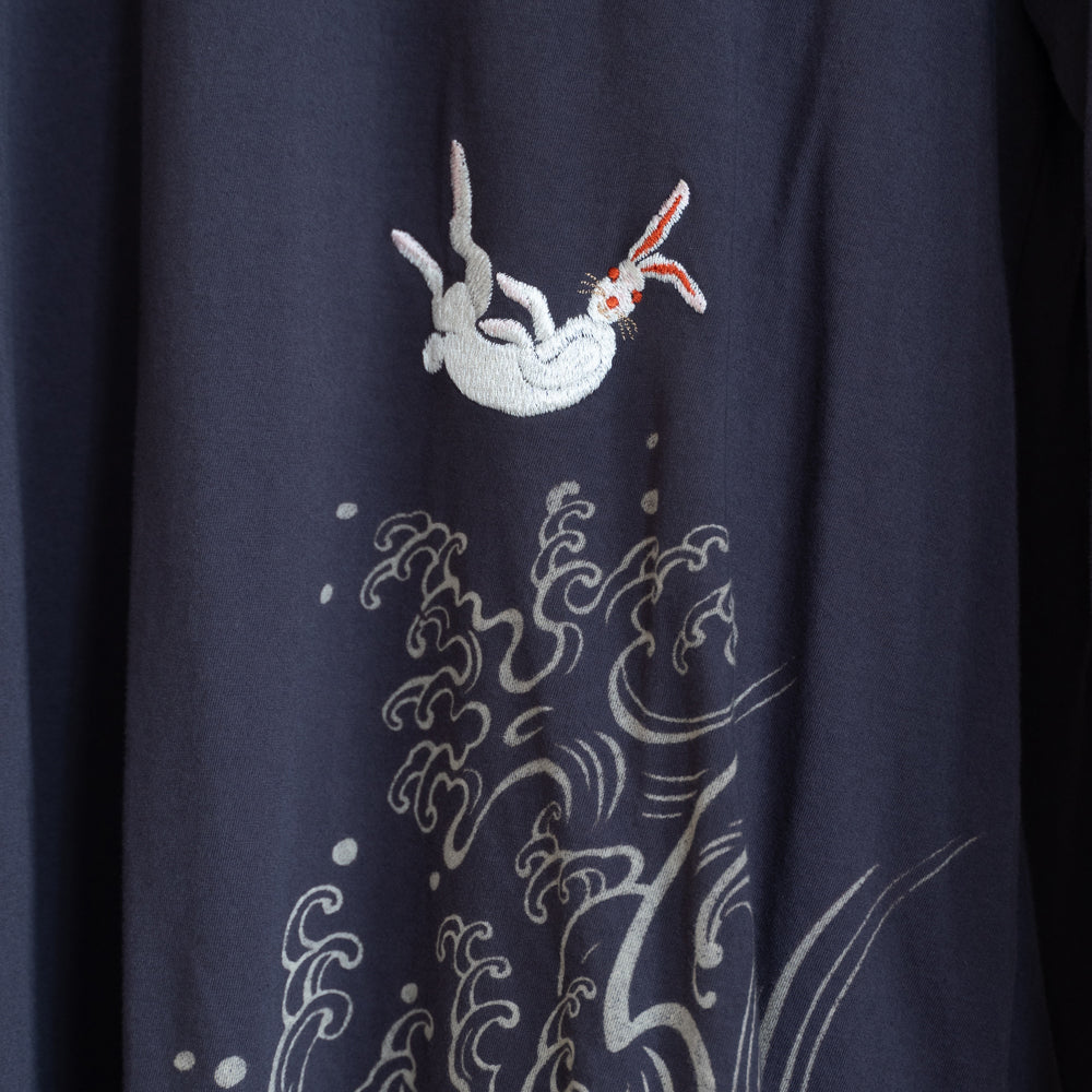 因幡の白兎　波に流れる背中プリーツロングTシャツ