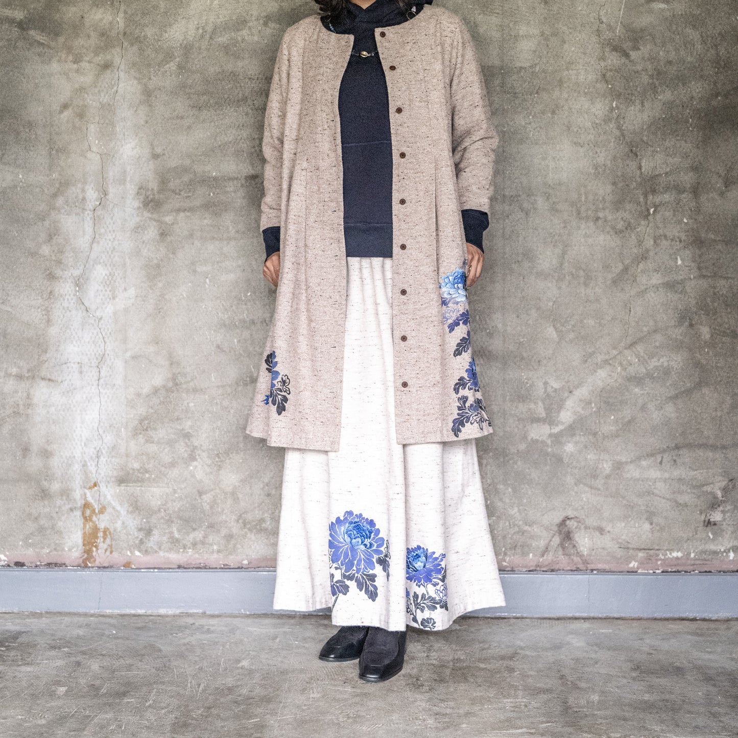 ジャズネップに咲く青い菊スカート