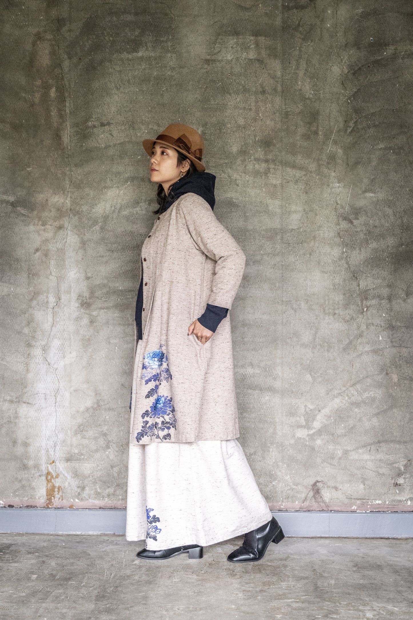 ジャズネップに咲く青い菊スカート