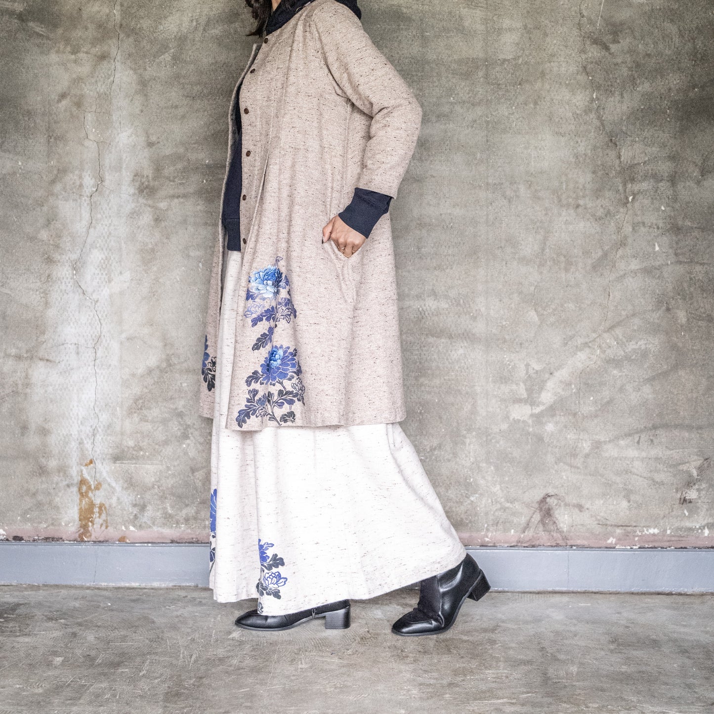 ジャズネップに咲く青い菊スカート