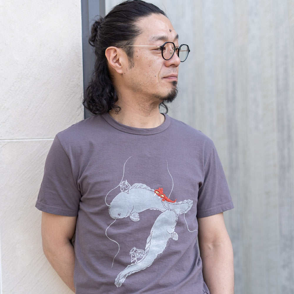 鯰とひょっこり妖怪  Tシャツ