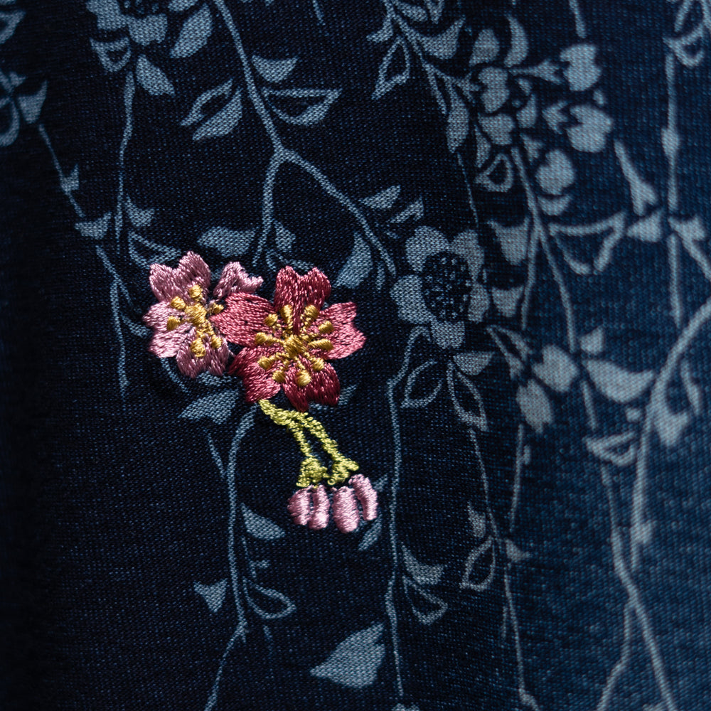 刺繍アップ　桜　インディゴ