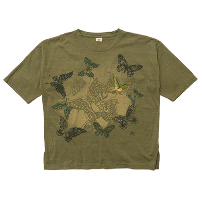 立体的な蝶々刺繍が施された和柄Tシャツ/Japanese T-shirt featuring 3D embroidered butterfly design