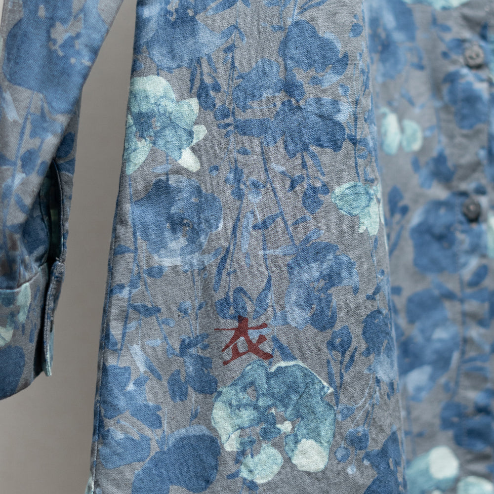 花畑をただよう兎   ブラウス　