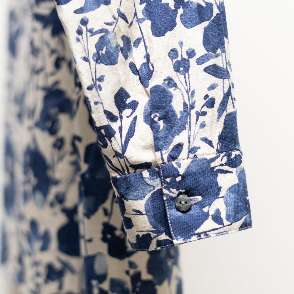 花畑をただよう兎   ブラウス　