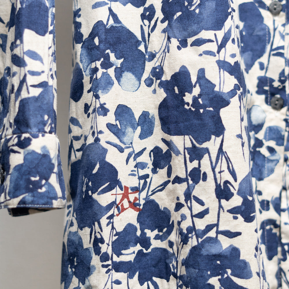 花畑をただよう兎   ブラウス　