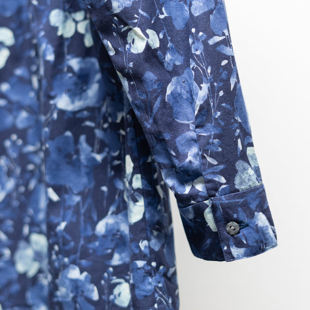 花畑をただよう兎   ブラウス　