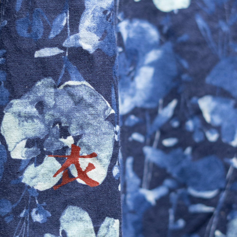 花畑をただよう兎   ブラウス　