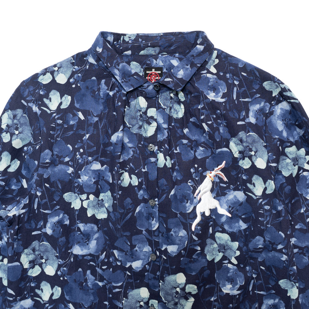 花畑をただよう兎   ブラウス　