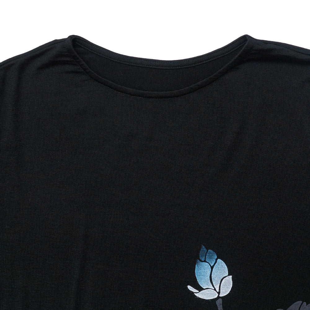 Lotus Hem-Slit T-Shirt