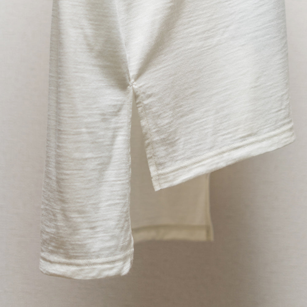 Lotus Hem-Slit T-Shirt
