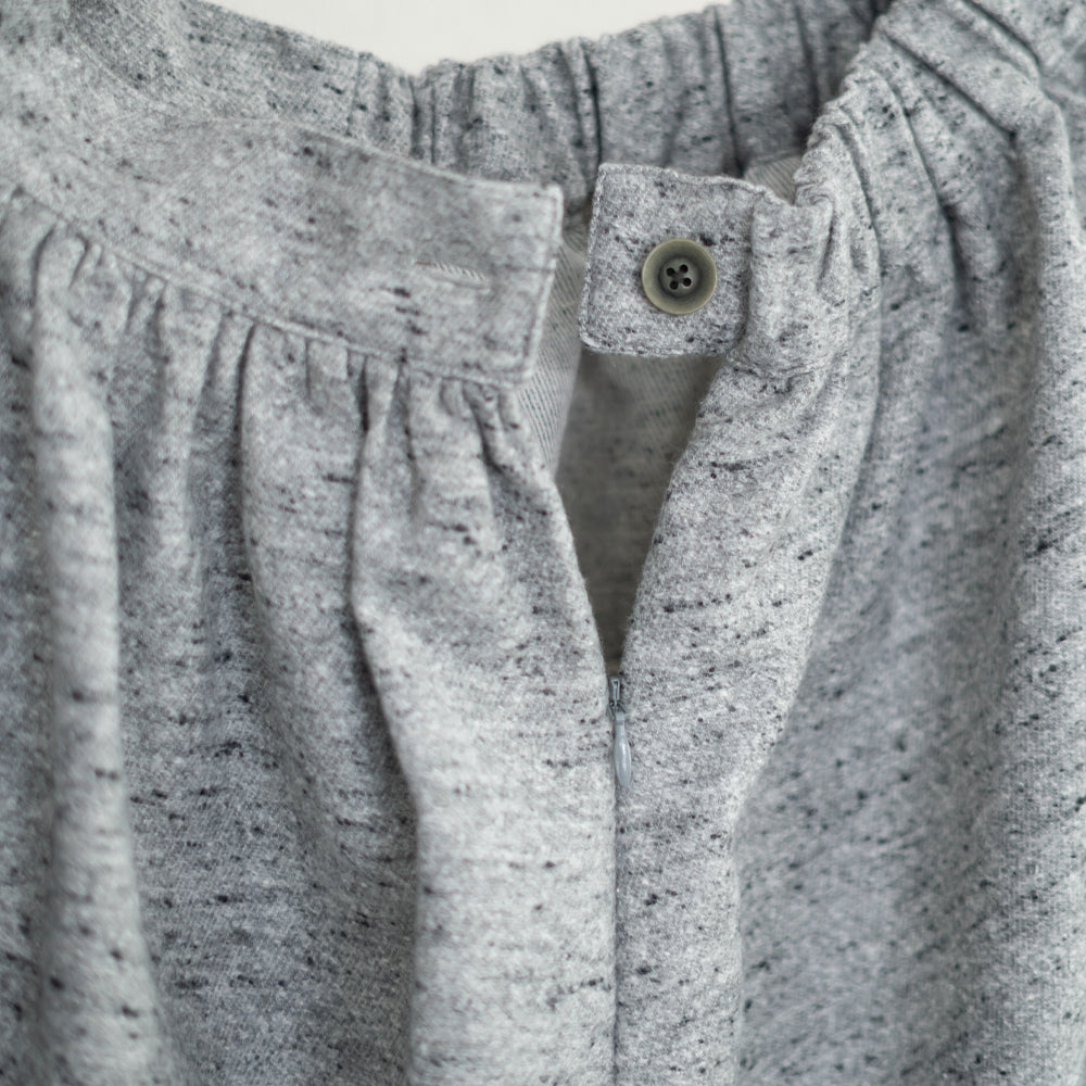 ジャズネップに咲く青い菊スカート