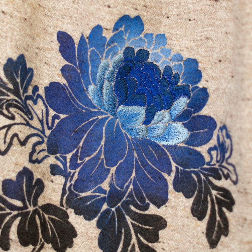 ジャズネップに咲く青い菊スカート