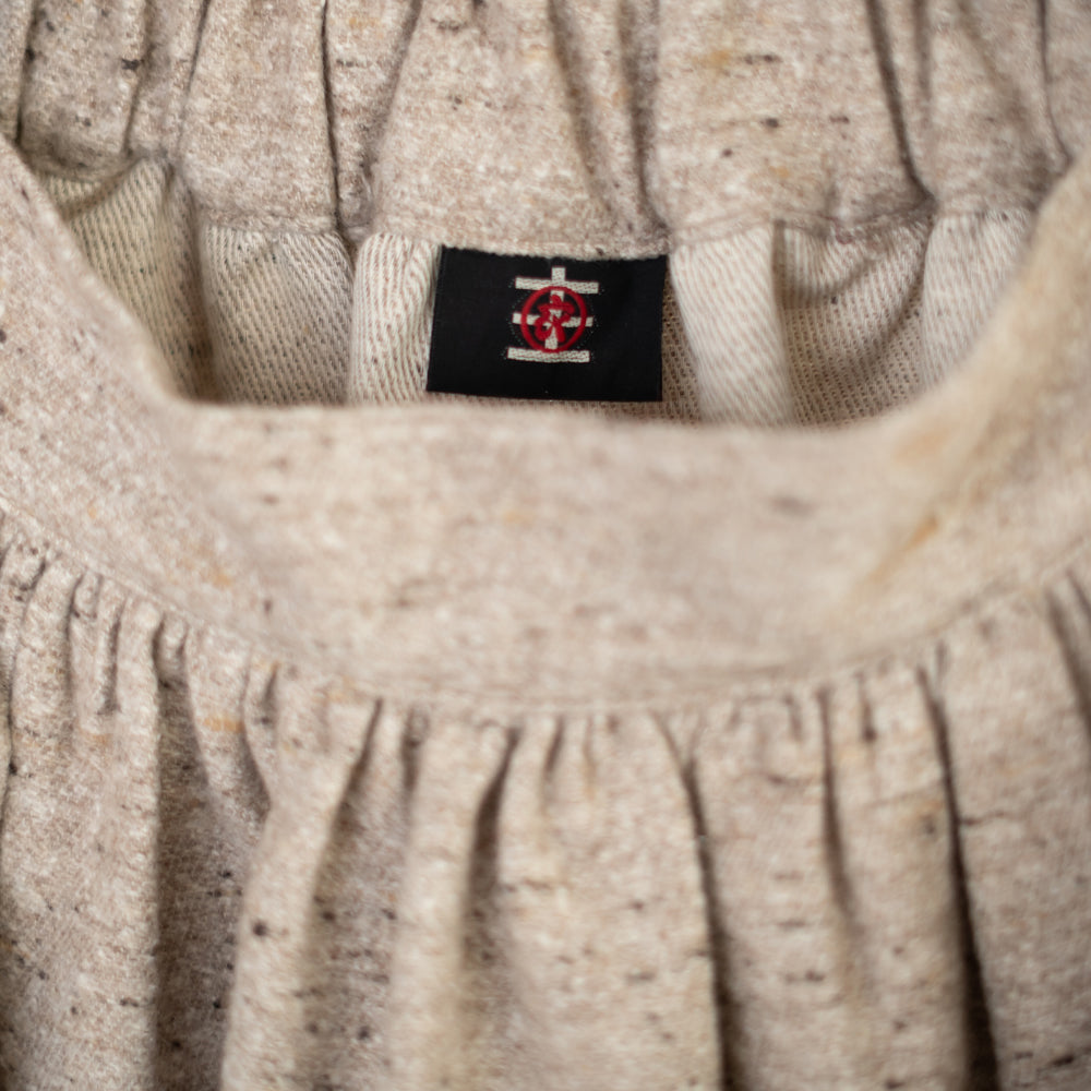 ジャズネップに咲く青い菊スカート