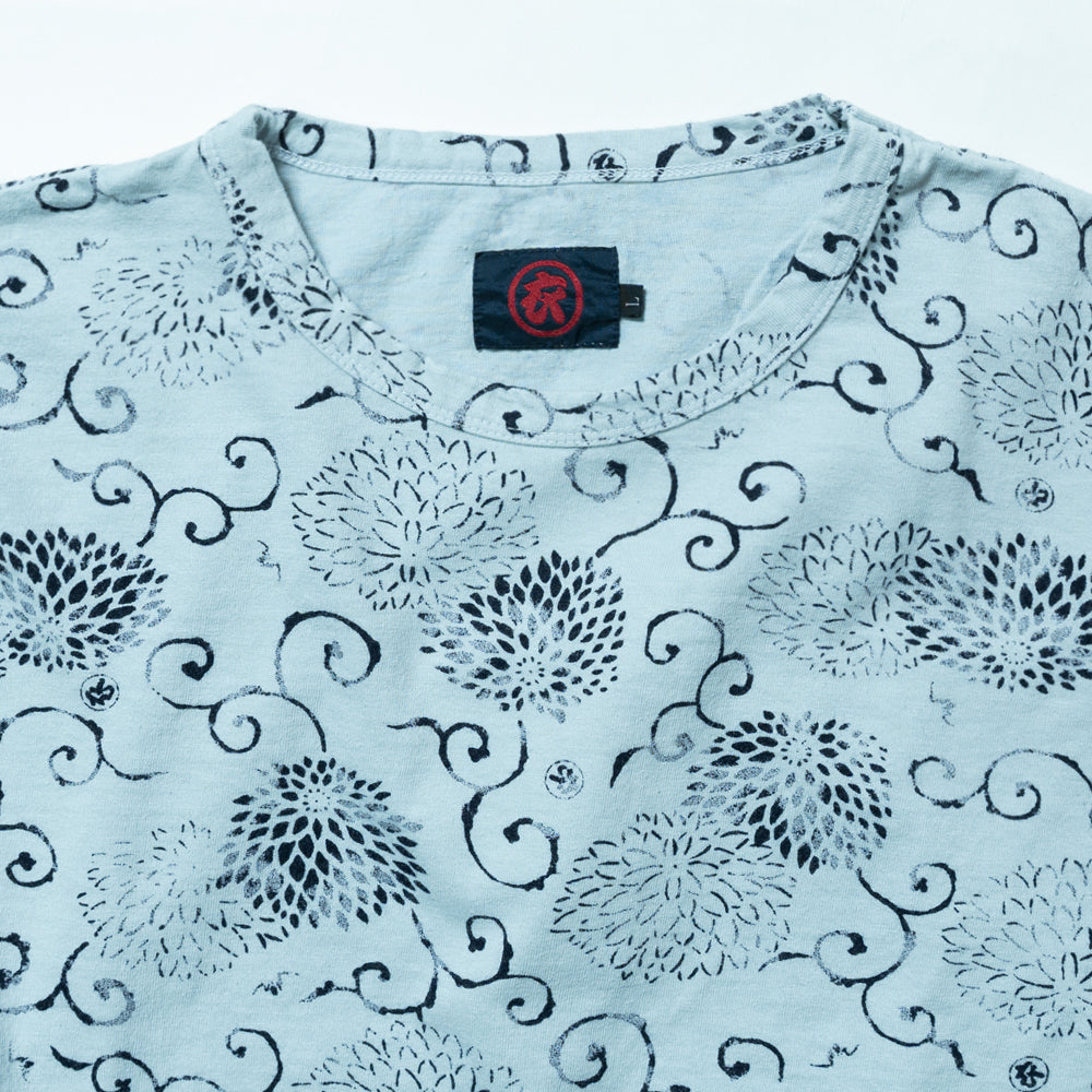 Chrysanthemum arabesque bat all over T-shirt