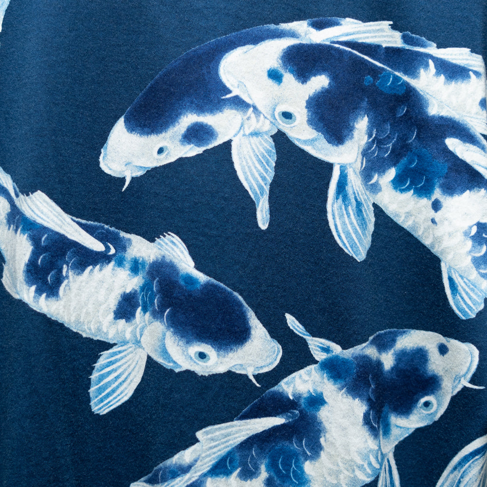 青い鯉 総柄Tシャツ 鯉 総柄 手捺染 総柄 和 和柄 日本製 – AUSTERE