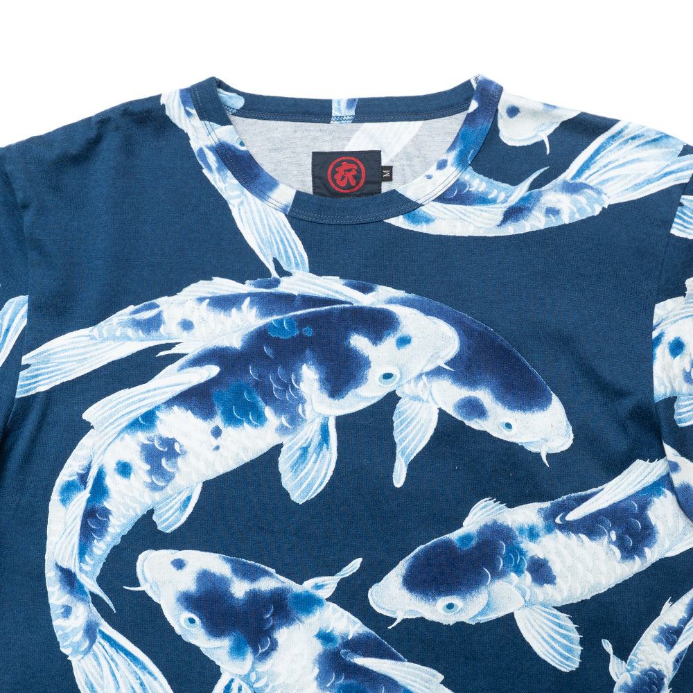 青い鯉 総柄Tシャツ