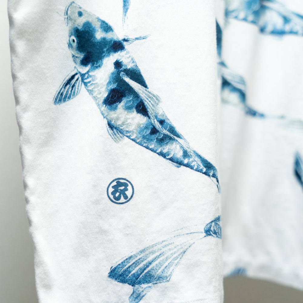 青い鯉 総柄Tシャツ