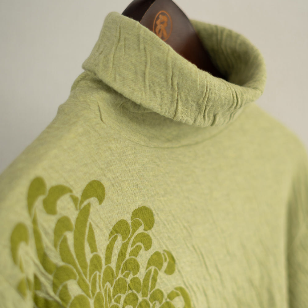 Turtleneck long T-shirt "Chrysanthemum"