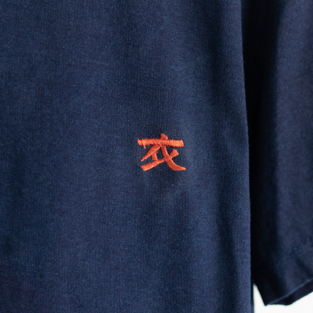 日本の四季染め 春Tシャツ インディゴ 桜 月 – AUSTERE JAPAN KOROMO
