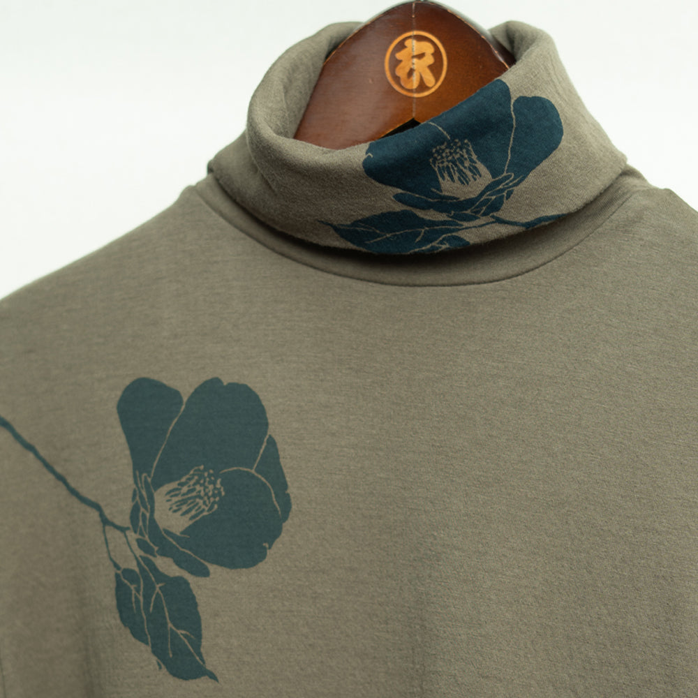 椿　タートルネックロングTシャツ