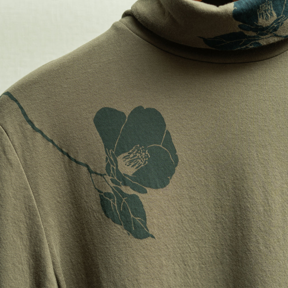 椿　タートルネックロングTシャツ