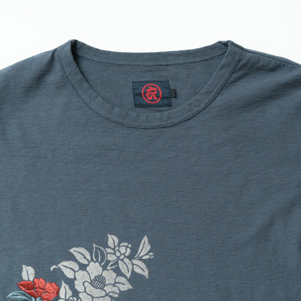 Camellia clump　T-Shirt